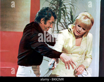 DIE WRECKING CREW (1969) ELKE SOMMER, DEAN MARTIN WKC1 005 FOH Stockfoto