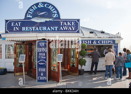 Fish &amp; Chips Restaurant am Pier von Brighton England UK Stockfoto