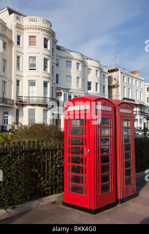 Zwei rote Telefonzellen Brighton UK Stockfoto