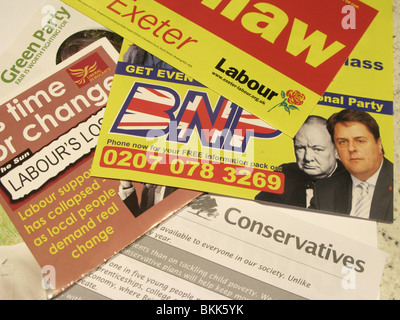 Sammlung von politische Flugblätter aus allen Parteien UK Parlamentswahlen 2010 UK Stockfoto