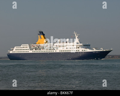 Kreuzfahrtschiff-Saga Pearl II verlassen Southampton England UK Stockfoto