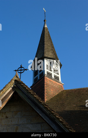 Pfarrkirche Saint Bartholomew Kreuz in der hand East sussex Stockfoto