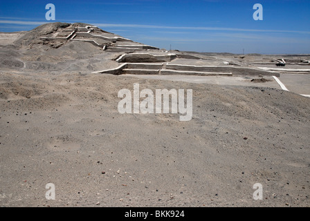 Adobe-Pyramide, Pyramiden von Cahuachi in Nazca-Wüste, Peru, Südamerika Stockfoto