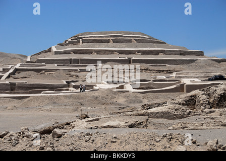 Adobe-Pyramide, Pyramiden von Cahuachi in Nazca-Wüste, Peru, Südamerika Stockfoto