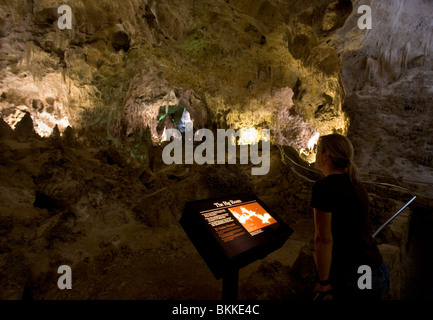 Der große Raum in Carlsbad Caverns ist die größte bekannte natürliche Kammer in der westlichen Hemisphäre. Stockfoto