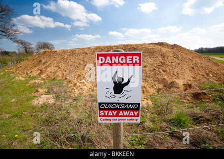 Schild Warnung vor Treibsand Stockfoto