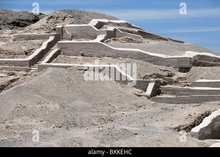 Adobe-Pyramide, Pyramiden von Cahuachi in Nazca-Wüste, Peru, Südamerika Stockfoto