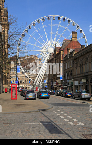 Das Rad der Sheffield aus Surrey Street, Sheffield, South Yorkshire, England, UK. Stockfoto