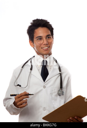 junge asiatische Arzt/medizinische Student/Praktikant im Laborkittel Stockfoto