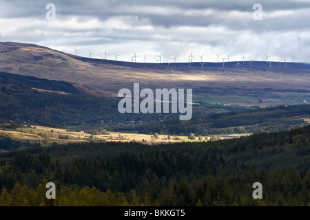 Queen Elizabeth Forest Park, Windpark Achray Wald auf der Suche nach Mentieth Hills, The Trossachs, Schottland, mit Braes Doune Stockfoto