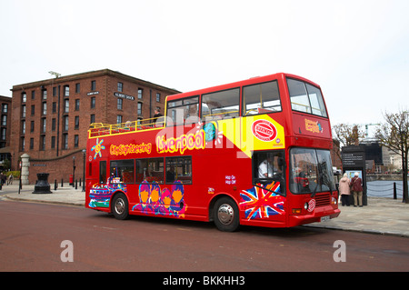 Sightseeing-Bus in Liverpool-Albert Dock UK Stockfoto