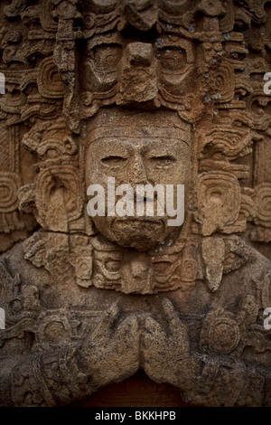 Eine Stele, der König Zots Choj Muan an der alten Maya-Stadt von Tonina, Ocosingo, Chiapas, Mexiko, 19. Februar 2010 darstellt. Stockfoto