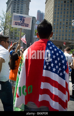 Gewerkschaftsmitglieder, Immigranten und ihren Anhängern Kundgebung gegen Arizona Bill SB 1070 in Lower Manhattan in New York Stockfoto