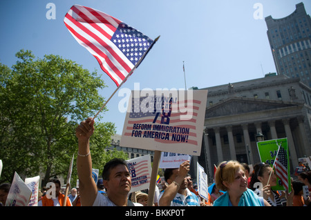 Gewerkschaftsmitglieder, Immigranten und ihren Anhängern Kundgebung gegen Arizona Bill SB 1070 in Lower Manhattan in New York Stockfoto