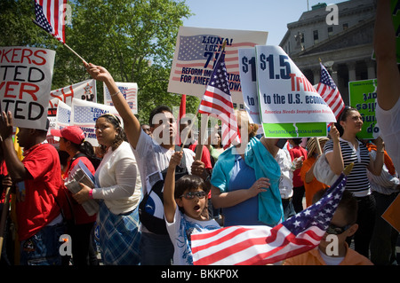 Gewerkschaftsmitglieder, Immigranten und ihren Anhängern Kundgebung gegen Arizona Bill SB 1070 in Lower Manhattan in New York Stockfoto