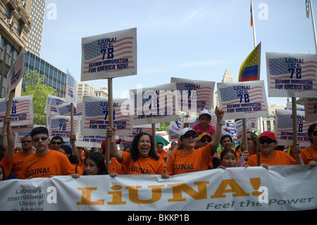 Gewerkschaftsmitglieder, Immigranten und ihren Anhängern Kundgebung gegen Arizona Bill SB 1070 in Lower Manhattan in New York Stockfoto