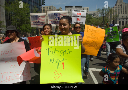 Gewerkschaftsmitglieder, Immigranten und ihren Anhängern Kundgebung gegen Arizona Bill SB 1070 in Lower Manhattan in New York Stockfoto