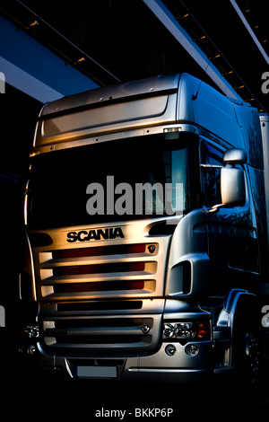 Scania LKW vorne halb LKW Kfz Transport LKW Kabine Industrie leichte LKW Logistik-Transportfahrzeug Silber Stockfoto