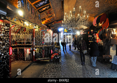 Ställe Marktstände im ehemaligen historischen Pickfords ställe Gebäude Teil der Camden Market in Camden Town London England Großbritannien Stockfoto