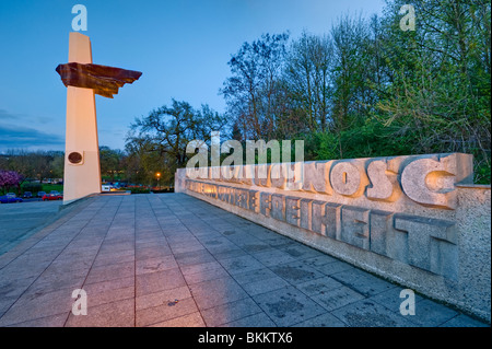 Denkmal für polnische Soldaten und deutschen Antifaschisten im Volkspark Friedrichshain, Berlin, Deutschland, Europa Stockfoto