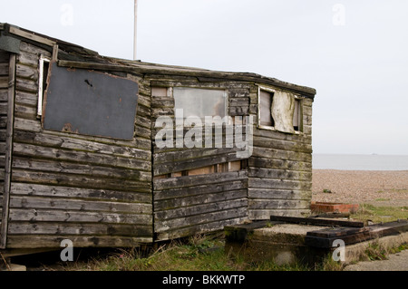 Verfallene Fishermans Hütte am Strand von Aldeburgh Stockfoto