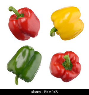 Nahaufnahme der eine rote, grüne und gelbe Paprika, isoliert auf weißem Hintergrund Stockfoto