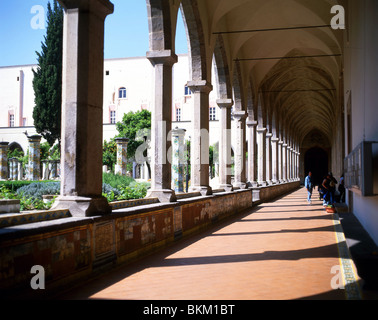 Majolika Fliesen Kreuzgang, Kloster Santa Chiara, Spaccanapoli, Neapel, Kampanien, Italien Stockfoto