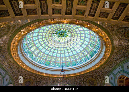 Preston Bradley Hall of Chicago Cultural Center in Chicago, Illinois.  Tiffany Mosaik Glaskuppel. Stockfoto