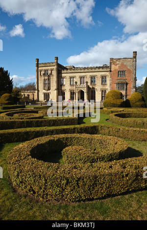 Elvaston Castle (Südfront aus dem Partere-Garten), Derbyshire. Stockfoto