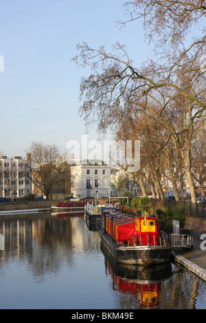Little Venice in Maida Vale, verschiedene Hausboote und Lastkähne bietet eine andere innere Stadt Lebensstil.