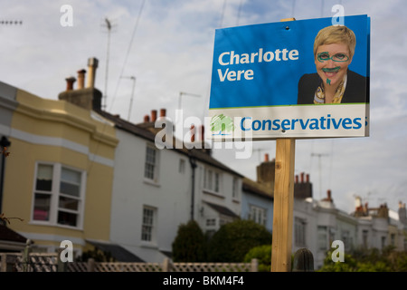 Konservativen Kandidaten Wahl Zeichen in Brighton Pavillion Wahlkreis verunstaltet. Stockfoto