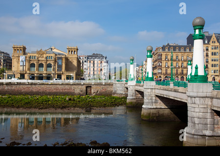 Brücke von Zurriola, San Sebastian, Gipuzkoa, Spanien Stockfoto