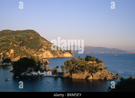 Panagia Inselchen vor Parga am Ionischen Meer bei Sonnenuntergang - Region Epirus - Griechenland Stockfoto