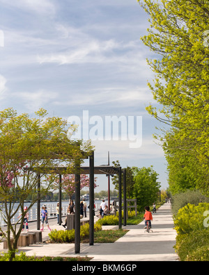 Die angelegten Promenade von Vichy für Fußgänger und Jogger (Frankreich). Radeln Sie Track, Radweg, Radweg. Stockfoto