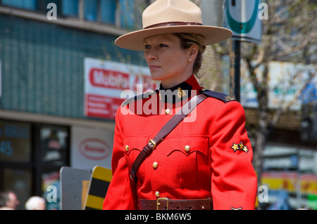 Polizistin Royal Canadian Mounted Police März in Montreal Stockfoto