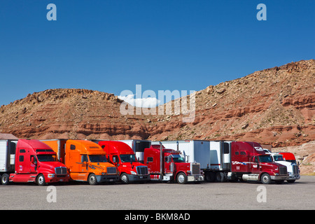 Bunte LKW auf einem Parkplatz in Utah Stockfoto