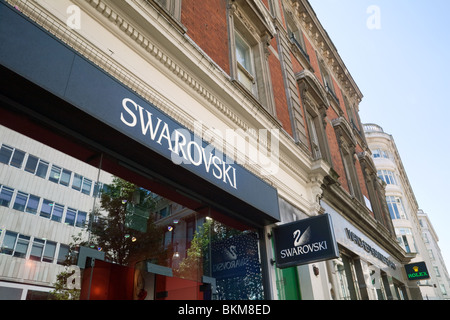 Schild über dem Swarovski shop, Oxford Street, London UK Stockfoto