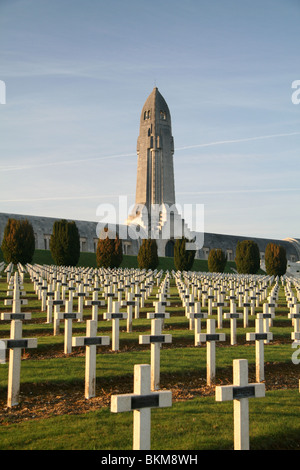 Französische Nationaldenkmal Ossuaire de Douaumont Stockfoto