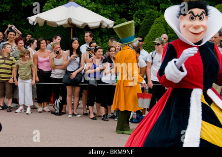 Paris, Frankreich, Themenparks, Publikum und Performer, Disneyland Paris, Menschenmenge beobachten Main Street USA Parade Stockfoto