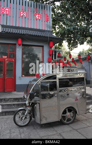 Drei Radfahrzeug dient als kleine Taxis in Peking China Stockfoto