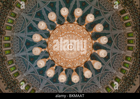 Der weltweit größte Kronleuchter im Sultan Qaboos Grand Mosque, Muscat, Oman Stockfoto