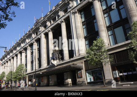 Die vordere Erhöhung von Selfridge's Store in der Oxford Street. Stockfoto