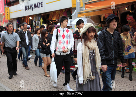 Takeshita Dori, einer verkehrsberuhigten Straße, das ist ein Mekka für Jugend, Kultur und Mode, Harajuku, Tokio, Japan, Asien Stockfoto