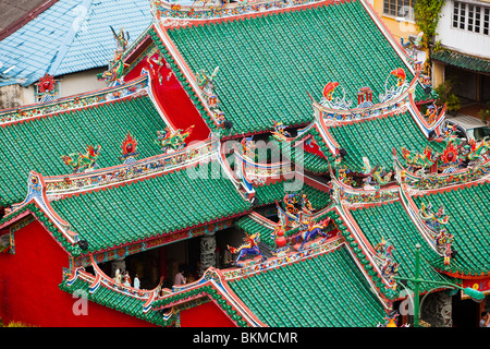 Bunten Dach Detail der Hong San Si chinesischen Tempel auf Jalan Wayang, Chinatown. Kuching, Sarawak, Borneo, Malaysia. Stockfoto