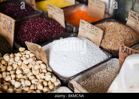 Gewürz-Shop auf Jalan Gambier. Kuching, Sarawak, Borneo, Malaysia. Stockfoto