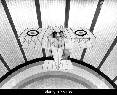 DER FREUND (1971) FREUND (ALT) CHRISTOPHER GABLE, TWIGGY LAWSON BOY 002P Stockfoto