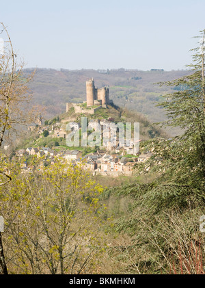 Die historische Bastide Stadt Najac mit Schloss und untere Dorf auf einem kegelförmigen Hügel Aveyron Midi-Pyrenäen Frankreich Stockfoto