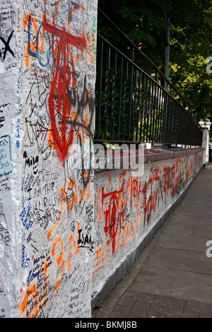 Graffiti an den Wänden von den berühmten Abbey Road Studios in London St Johns Wood Stockfoto