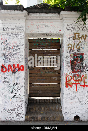 Graffiti außerhalb den berühmten Abbey Road Recording Studios in der Londoner St. John Wood Stockfoto