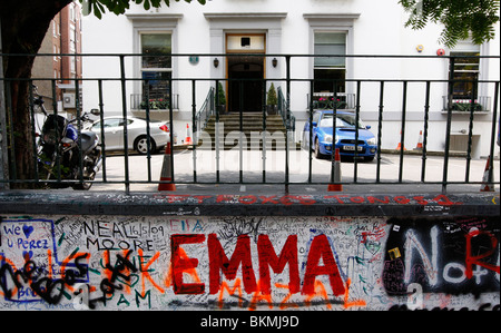 Graffiti an den Wänden von den berühmten Abbey Road Studios in London St Johns Wood Stockfoto